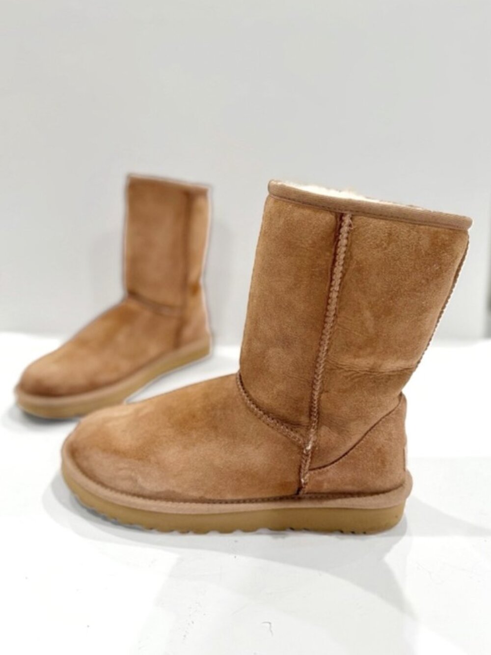 UGG Classic Short II Women 8 Chestnut Suede Sheepskin Boots Y2K Casual Cozy